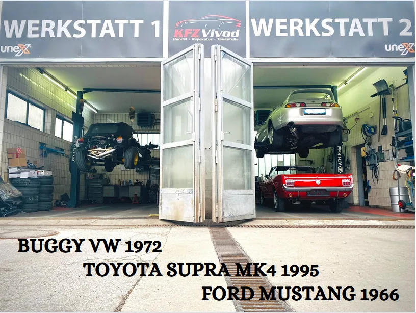 Zwei Werkstatthallen: Werkstatt 1 und Werkstatt 2 mit Buggy VW 1972, Toyota Supra MK4 1995 und Ford Mustang 1966
